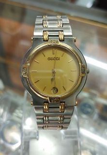 Gucci 9000m quartz watch