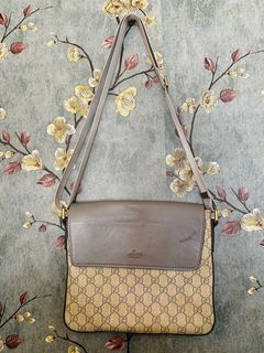 GUCCI SUPREME MONOGRAM FLAP MESSENGER BAG