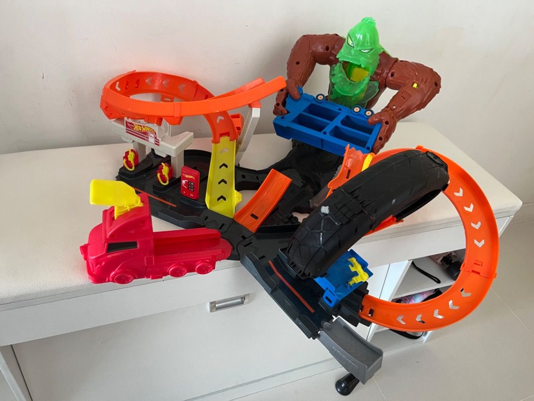 HotWheels City Toxic Gorilla Slam