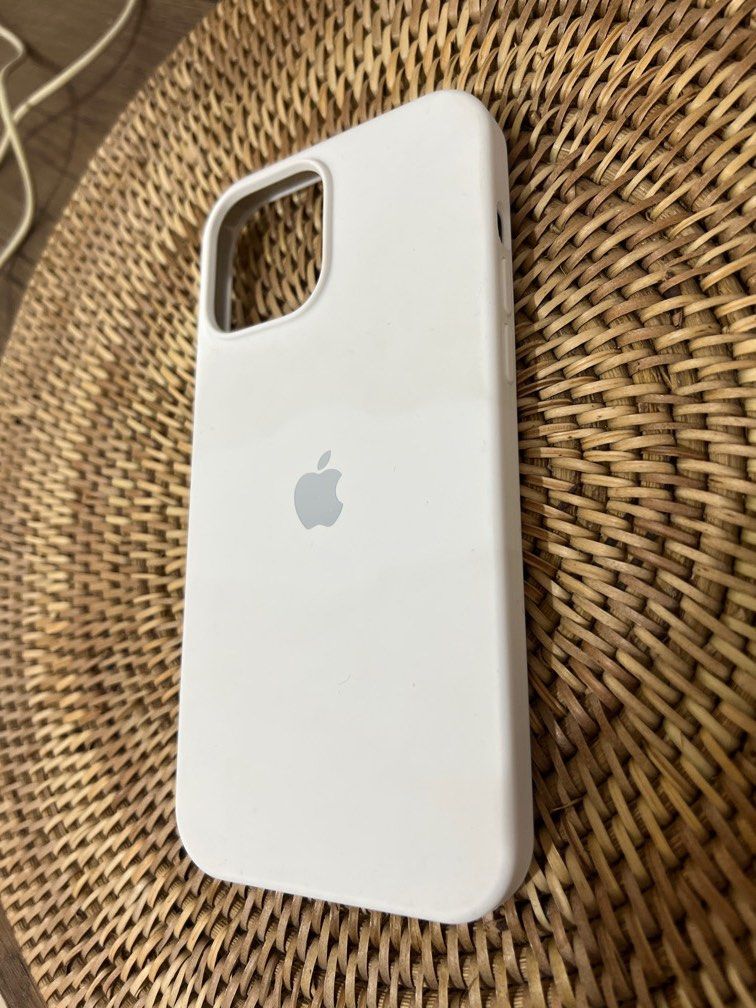 Iphone 13 Pro max white Silicon case (Category: Cases & Sleeves) located in Cavite. Submitted by prelovedbyengineertoni (Listing ID 1221876336, Image 1). Description: Iphone 13 Pro max white Silicon case Last price: ₱250.00 Mode of payment: Gcash/ RCBC Mode of shipping: Lalamove/ Toktok (Same day delivery) LBC (Not same day delivery).