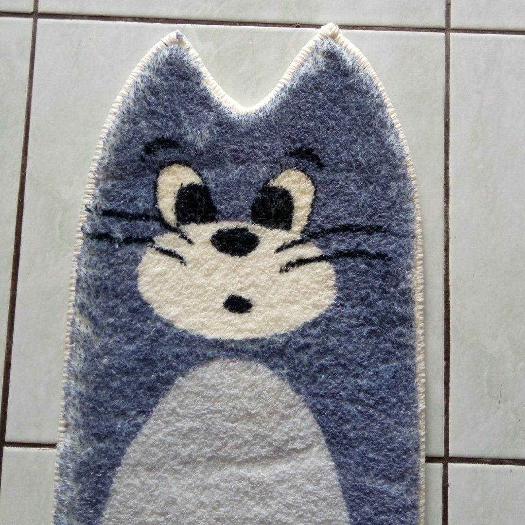 https://media.karousell.com/media/photos/products/2023/3/21/jerry_cat_rug_for_stairs_stair_1679374977_1ef76226_progressive.jpg