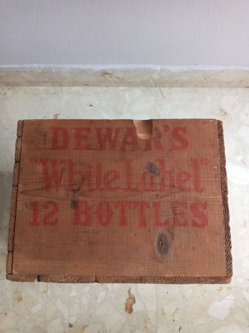 John Dewar White Label Scotch Whisky Wooden Box, Hobbies & Toys