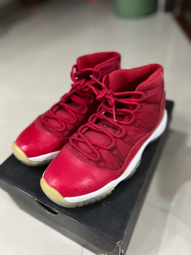 Red jordan clearance 11 womens