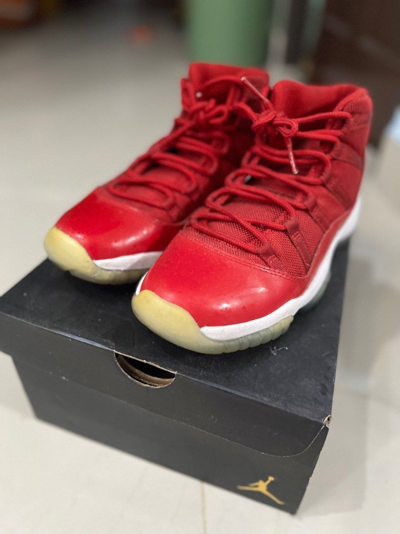 Jordan 11 red US women 5.5