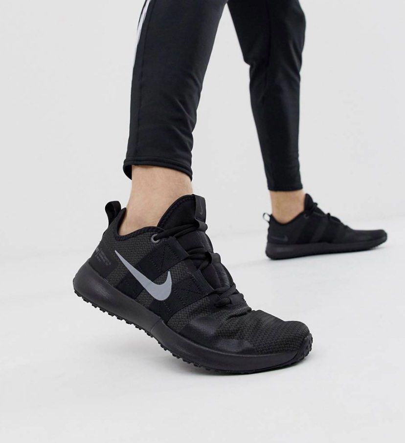 Nike sales blackout trainers