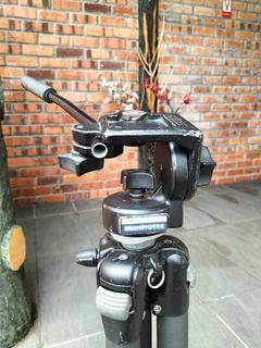 Manfrotto 055bwb tripod