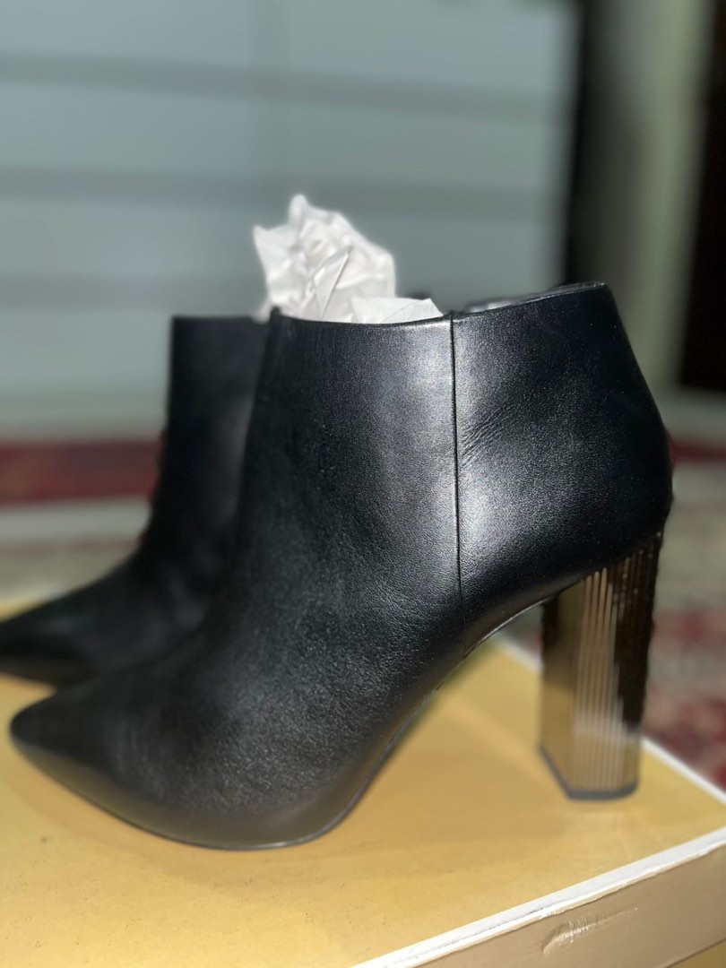 Michael Kors Paloma Boots, Women's Fashion, Footwear, Boots on Carousell