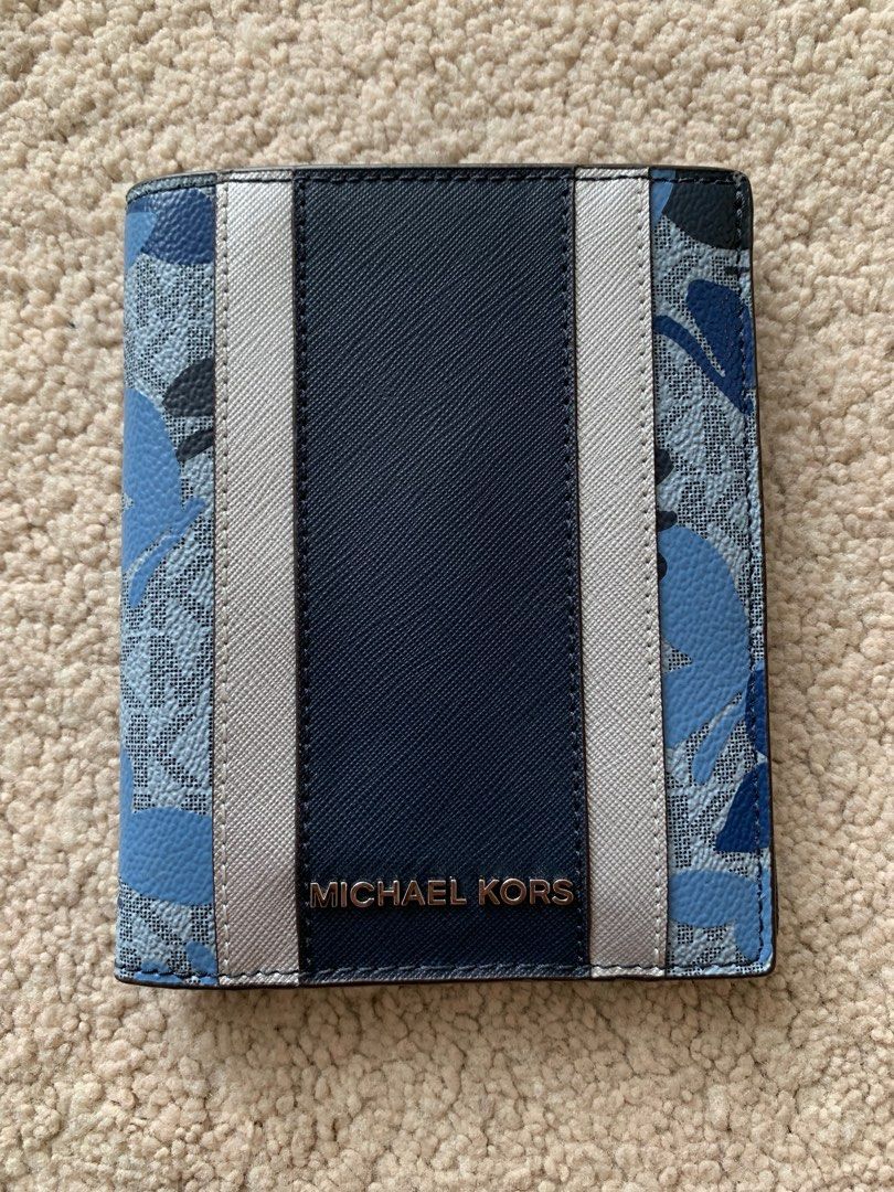 Michael Kors Passport Holder, Women's Fashion, Bags & Wallets, Wallets &  Card holders on Carousell