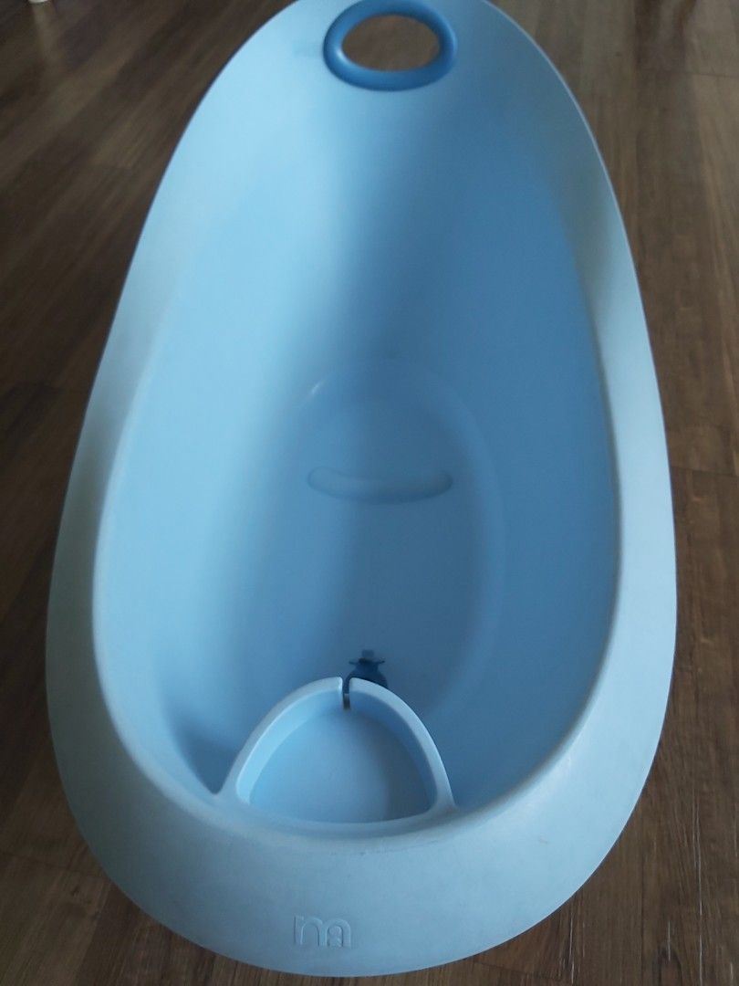 Mothercare bath tub (Category: Bathtub & Bath Accessories) located in Del Monte. Submitted by littlefonsy (Listing ID 1221863147, Image 2). Description: Brand: Mothercare This is a preloved, comes with original towel and its detachable container..