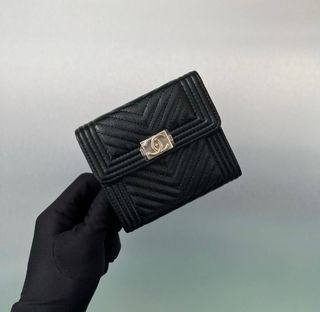 NEW Chanel Le Boy Compact Wallet Chevron caviar Black / Lghw