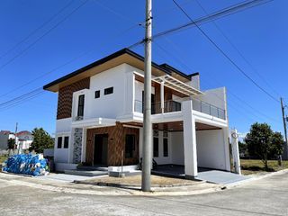 JD 4BR, Newly Built Corner House For Sale in The Sonoma Residences Sta Rosa Laguna