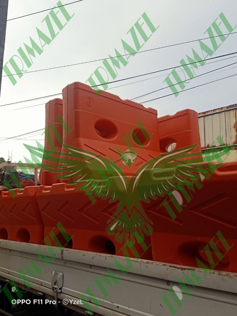 PLASTIC ROAD BARRIER BRB2, Commercial & Industrial, Construction ...