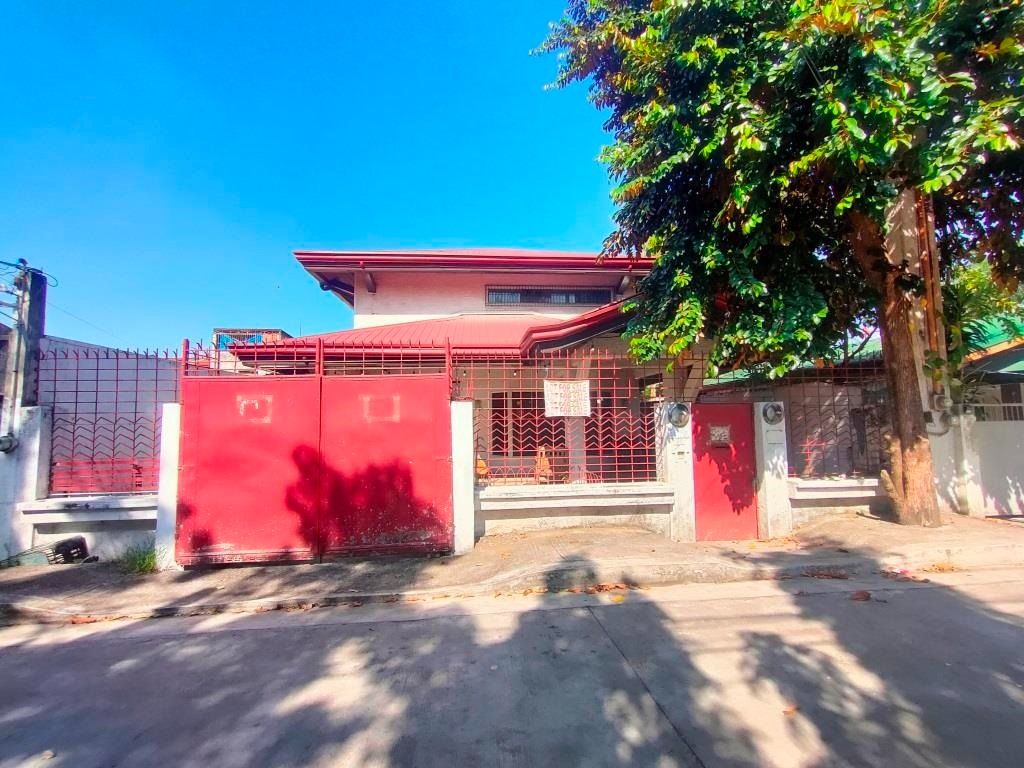 PREOWN HOUSE AND LOT FOR SALE NEAR SM SUCAT PARANAQUE on Carousell