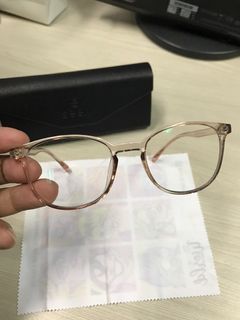 Seen Eyewear Kacamata Minus 0,5 kanan dan kiri Super Good Condition Rose Pink