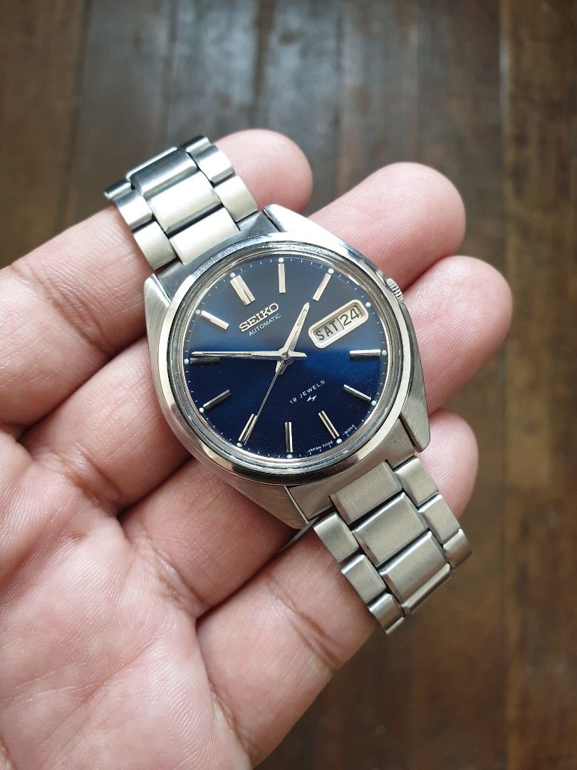 Seiko 7006-8040, Men's Fashion, Watches & Accessories, Watches on Carousell