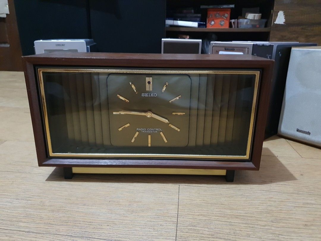 Vintage Seiko Radio Control Transistor Desk clock, Hobbies & Toys