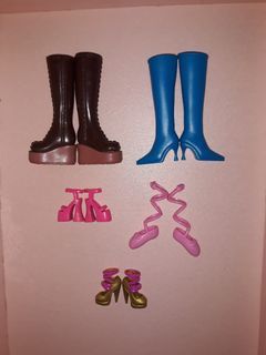 Sepatu Barbie Mattel / Wedges Barbie / Boots Barbie / Aksesoris Barbie / Baju Barbie / Barbie Preloved / Barbie Vintage / Barbie Jadul / Barbie Rare / Barbie Movie / Genevieve Preloved / My Scene Preloved / Barbie / Boneka Barbie / Barbie Mattel