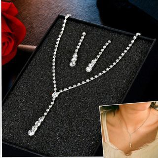 SG ready stock highly quality 925sterling silver women set chain necklace pendant classic elegant .  made with premium grade crystal moissanite diamonds 2ct from Australia with gift boxs and polishing cloth provided