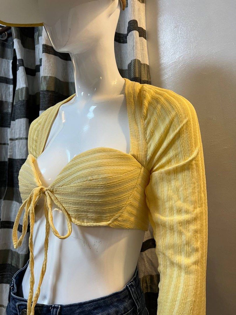 Shein Tie Front Flounce Sleeve Crop Top (Category: Longsleeves) located in Cavite. Submitted by jaz.declutters (Listing ID 1221920707, Image 2). Description: 🛒 Shein Beach Top Brand New •MGA SIS PROMISE SOBRANG GANDA. Hard to let go 😭 •Di ko magamit kasi hindi ako hubadera •Self Tie yung unahan •Padded po and makapal.