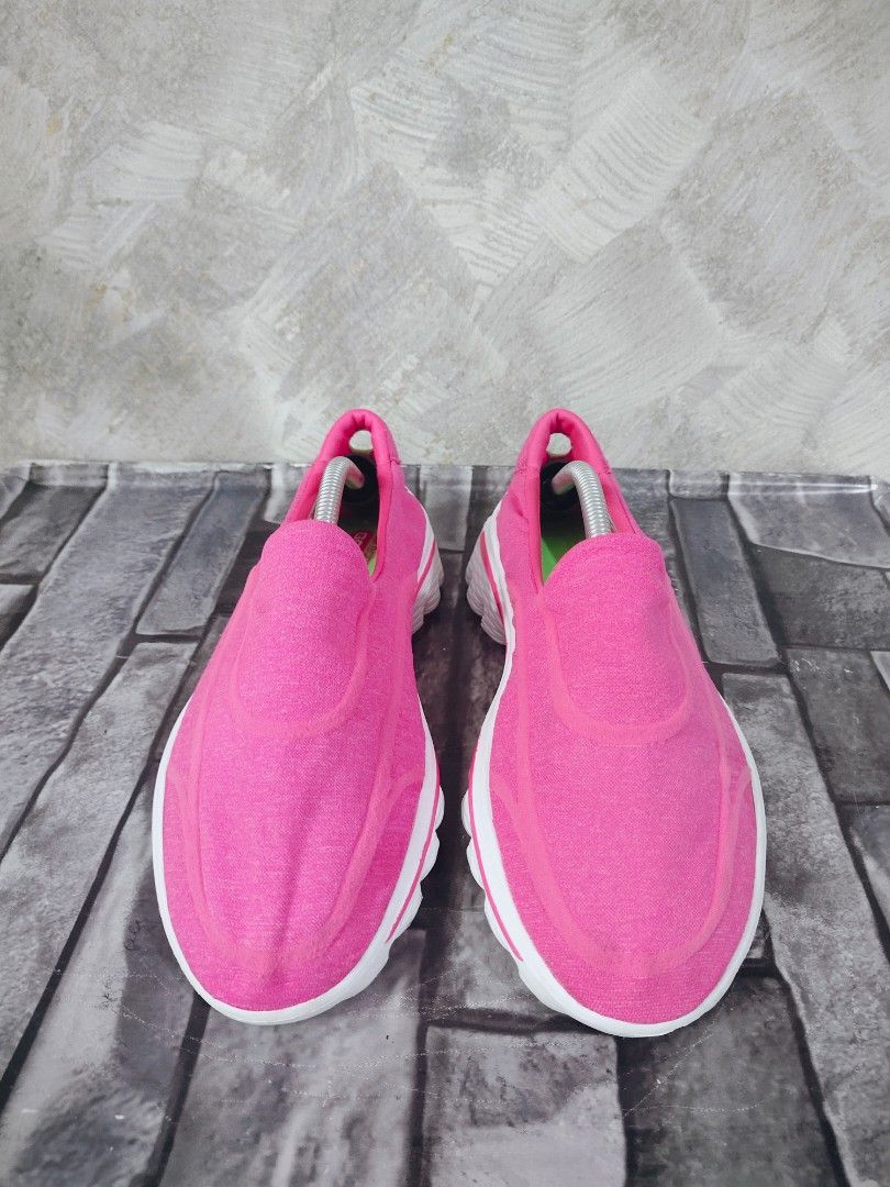Skechers go walk on sale 2 grey and pink