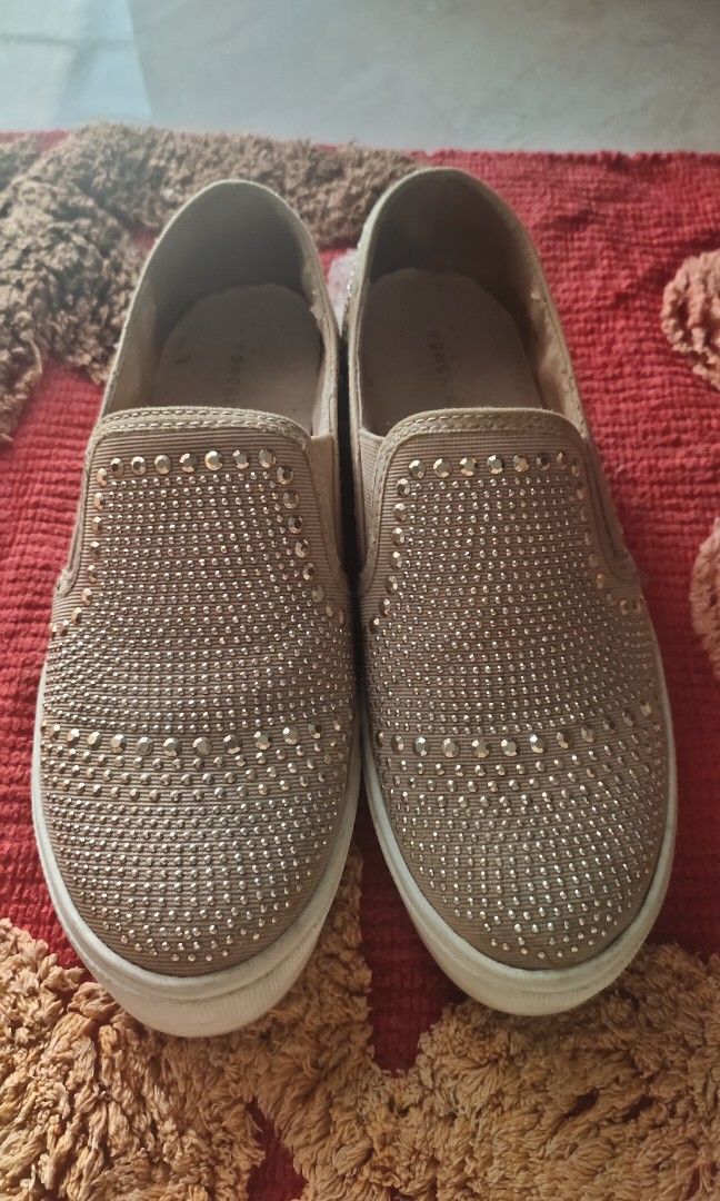 Slip On Shoes Gold, Fesyen Wanita, Sepatu di Carousell