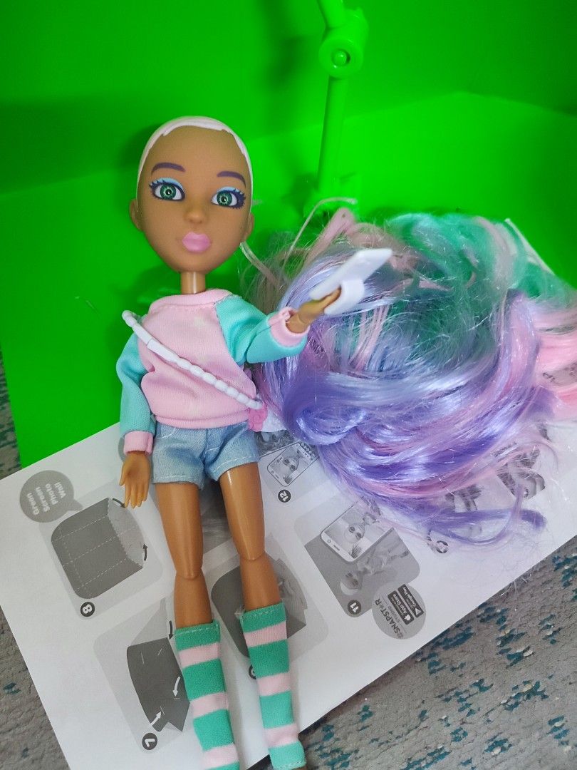 SNAPSTAR Lola Doll Create Your Own Looks with The Free Studio