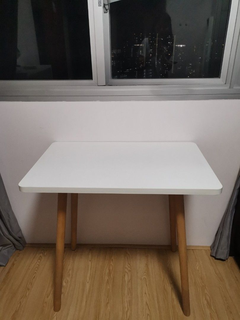 Study Table (Category: Tables & Sets) located in Singapore. Submitted by AChang22 (Listing ID 1222015567, Image 1). Description: 80x 50cm.
