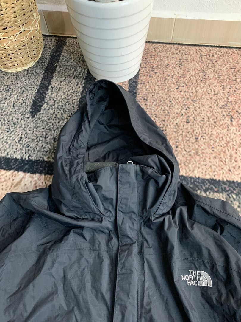 the north face wind breaker, Men's Fashion, Coats, Jackets and Outerwear on  Carousell