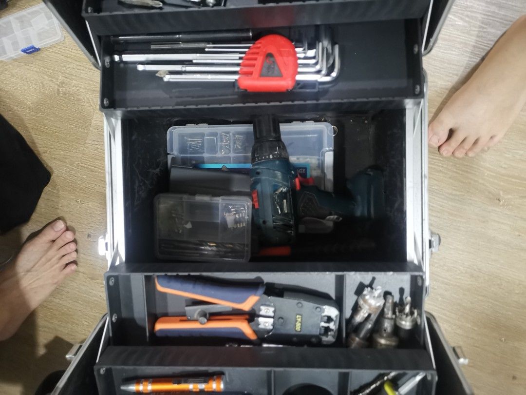 Tools box with wheel, Furniture & Home Living, Home Improvement