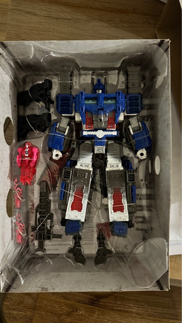 Transformers Hasbro toy Siege netflix war for Cybertron Ultra Magnus