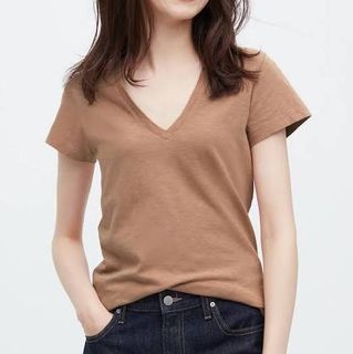 Uniqlo vneck shirt