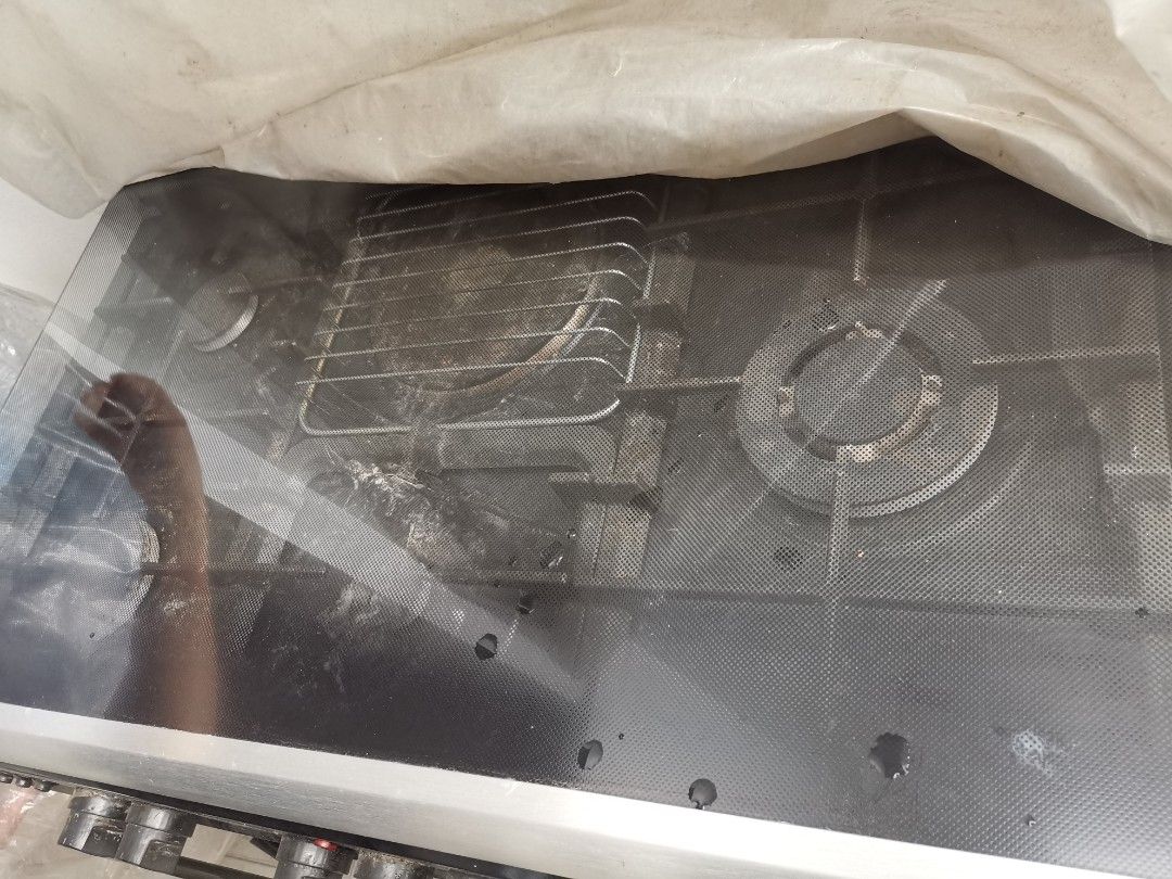 White Westinghouse Gas Oven Range (90cm) on Carousell