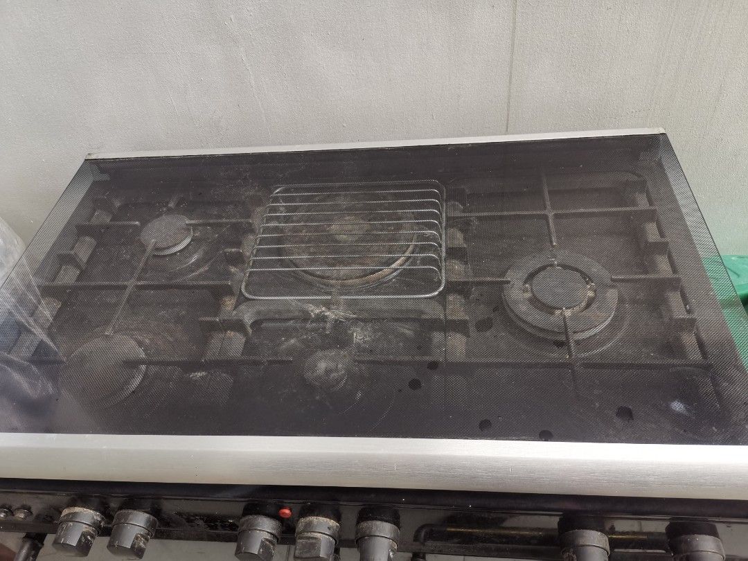 White Westinghouse Gas Oven Range (90cm) on Carousell