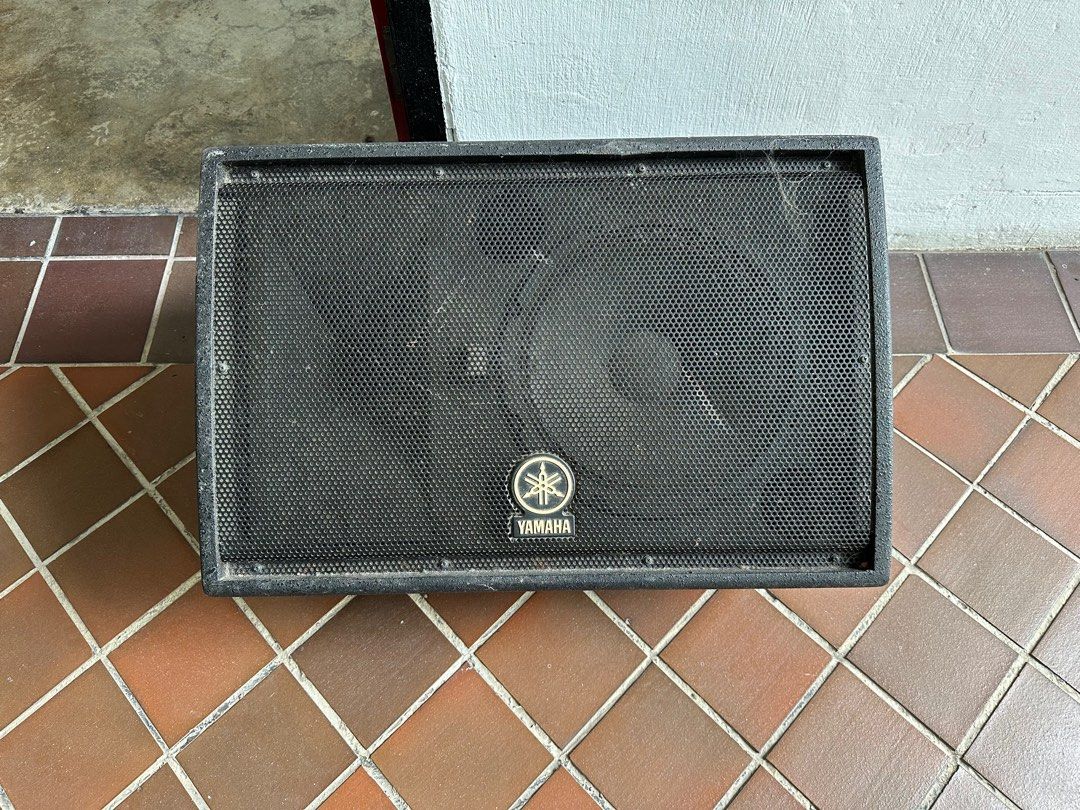 Yamaha floor monitor speaker R12M, Audio, Soundbars, Speakers