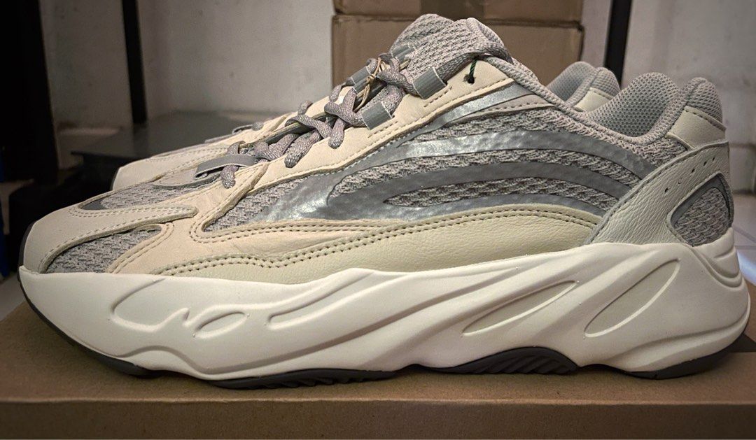 Yeezy Boost 700 V2 Cream US10.5 UK10, Men's Fashion, Footwear, Sneakers on  Carousell