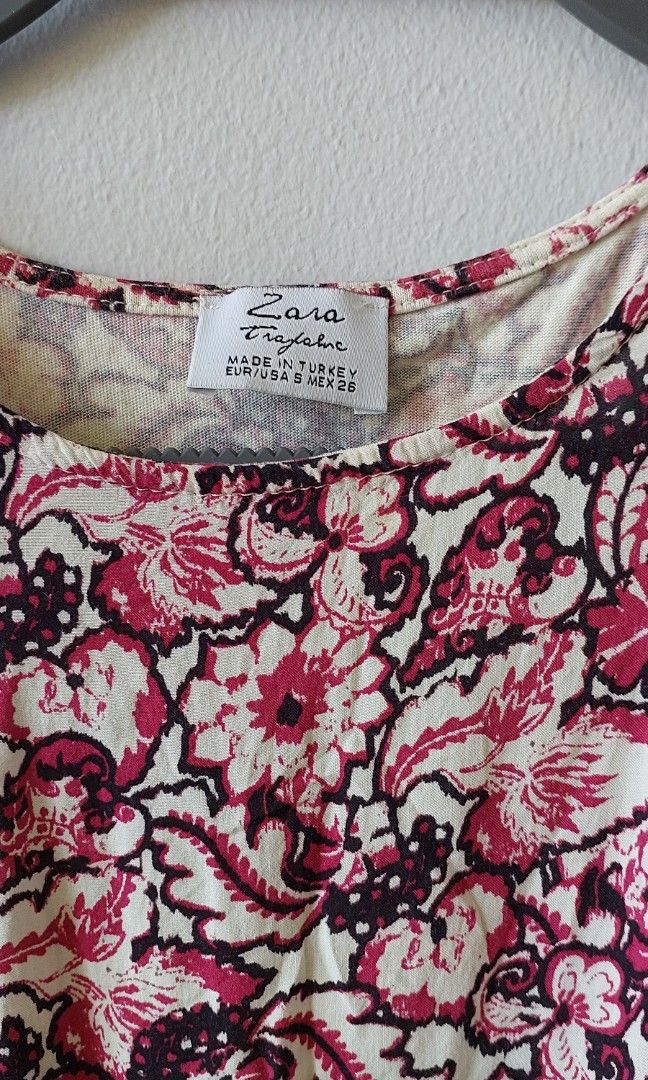 Zara Trafaluc Floral top (Category: Sleeveless) located in Pasig City. Submitted by vixdeclutters (Listing ID 1221906973, Image 2). Description: FAVE. so pretty in person SMALL GCASH LALAMOVE, etc.