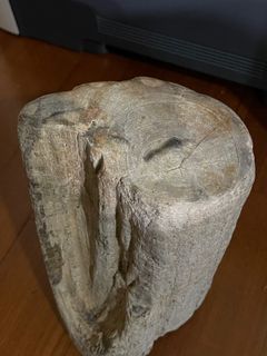 木頭石，非常重（高20x12.6x14)