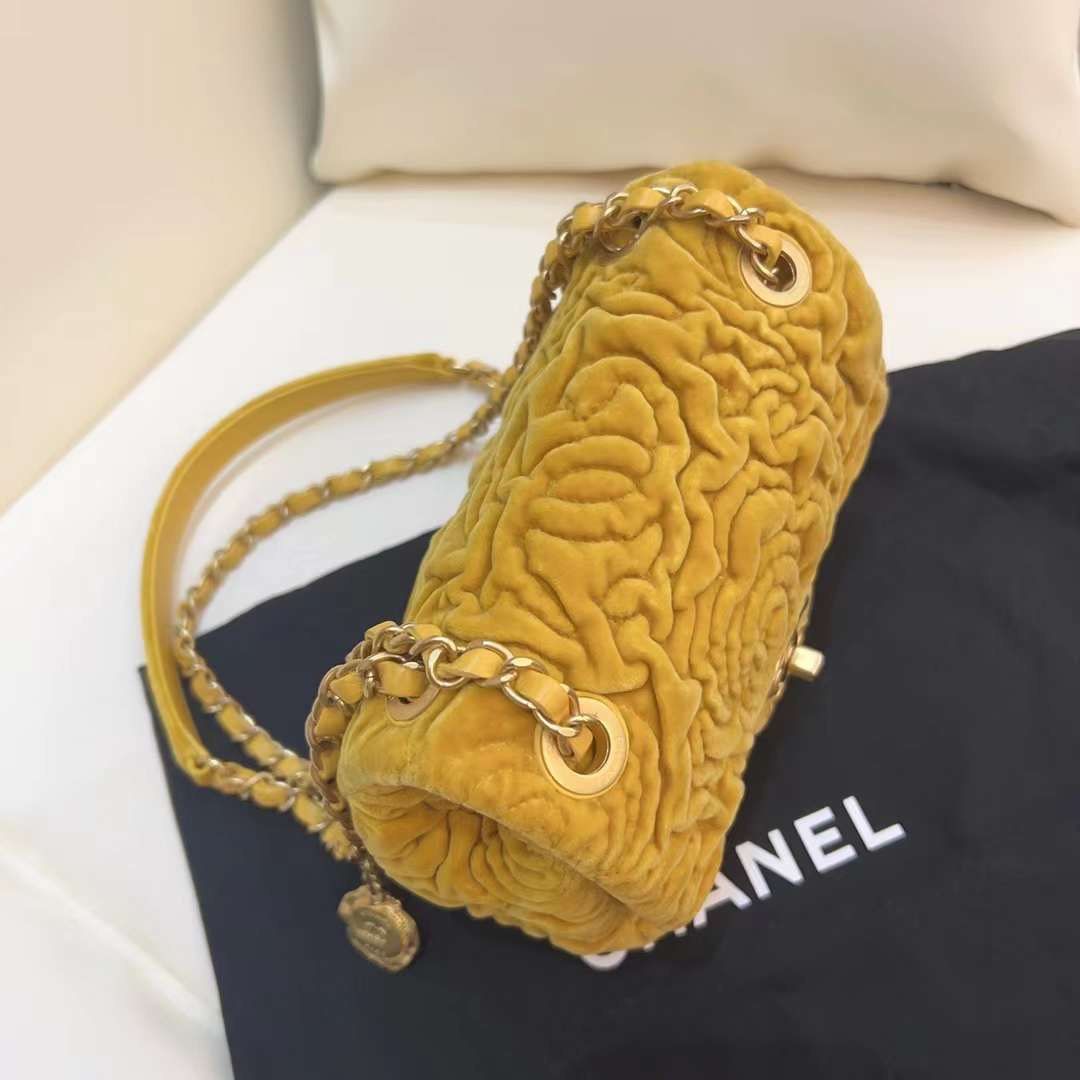  Chanel, Pre-Loved Yellow Calfskin Camellia Wallet, Yellow :  Luxury Stores