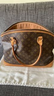 Louis Vuitton M93971 Addiction Lock It Vertical Bleu Marine Runway Bag,  Luxury, Bags & Wallets on Carousell