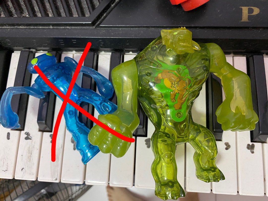 Ben 10 MCD McDonald s happy meal toys