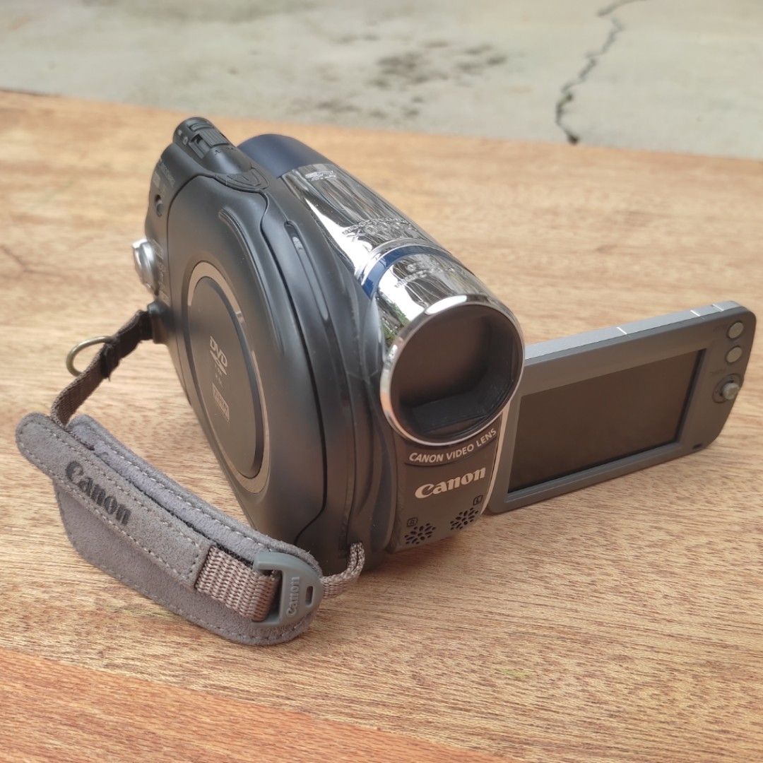 Canon DC310 DVD Camcorder, Photography, Video Cameras on Carousell