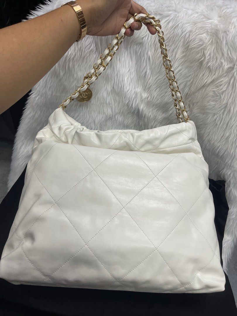 Chanel 22 leather handbag Chanel White in Leather - 34494798