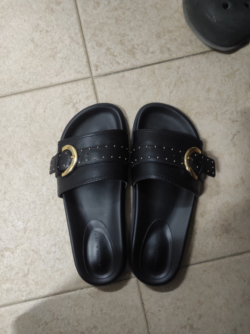 Charles and Keith slippers, Women's Fashion, Footwear, Sandals on Carousell