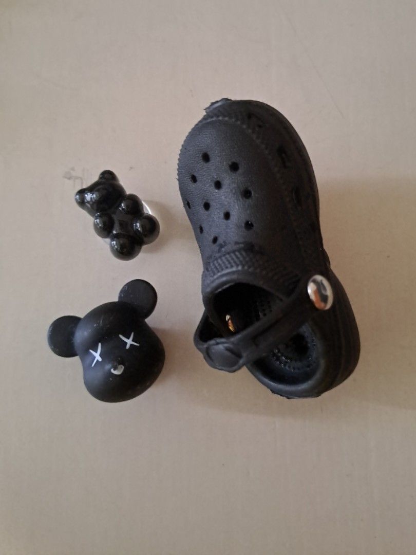 Crocs jibbitz [black] (set of 3), Men's Fashion, Footwear, Shoe inserts
