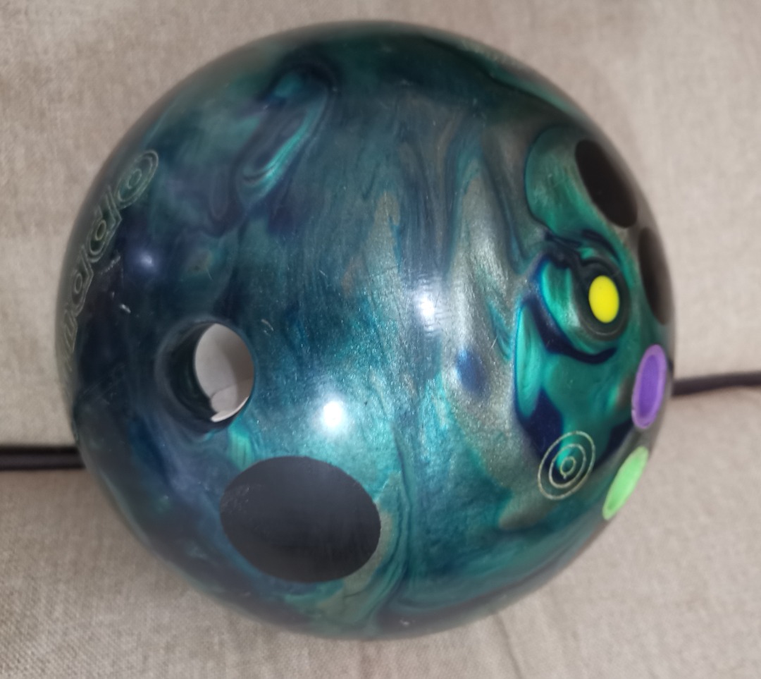 Ebonite Tornado hook bowling ball 14lbs, Sports Equipment, Other Sports