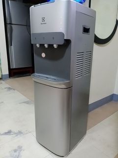Electrolux Top Loading Water Dispenser with Chiller