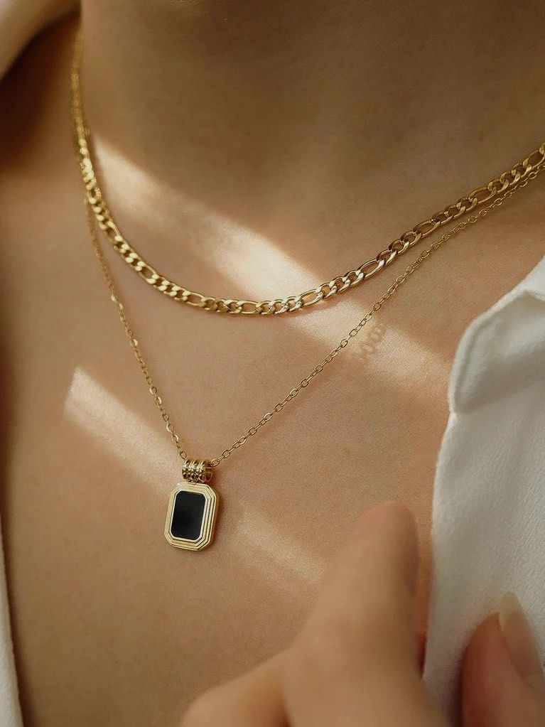 Gold onyx hotsell necklace