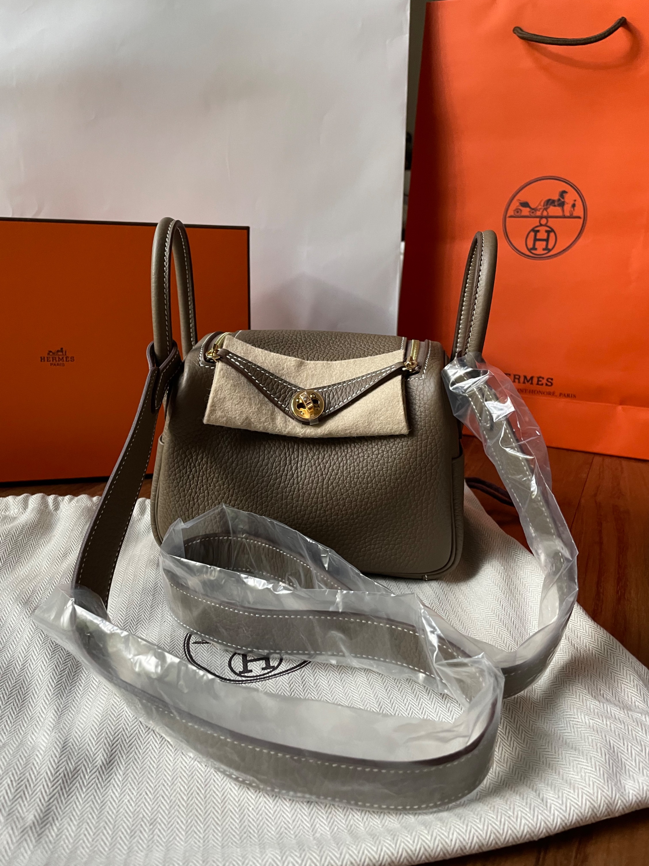 Hermes Mini Lindy Etoupe GHW stamp B 2023, Luxury, Bags & Wallets