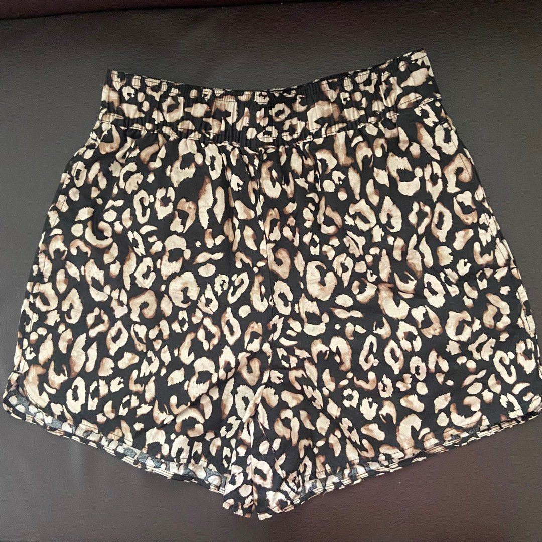 H&m leopard store print shorts