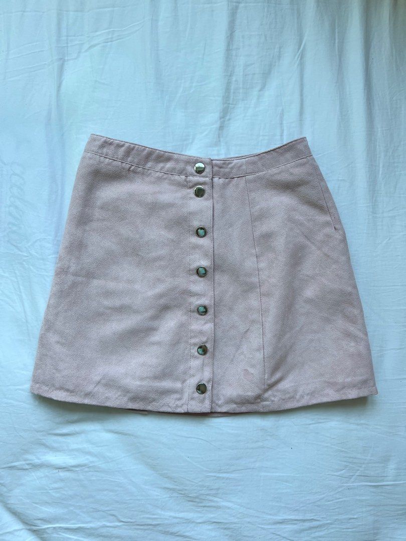 H&M Suede Pink Button Skirt (Category: Skirts) located in Makati City. Submitted by ellexcv (Listing ID 1222171704, Image 1). Description: .
